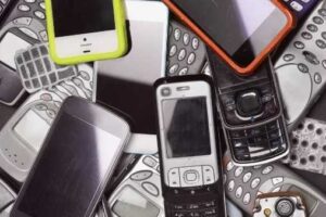 Cómo reciclar teléfonos celulares viejos
