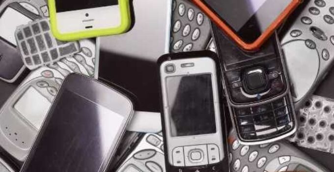 Cómo reciclar teléfonos celulares viejos